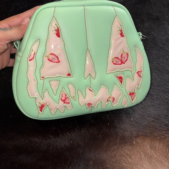 Rocksandsews - Picture 1 of 2